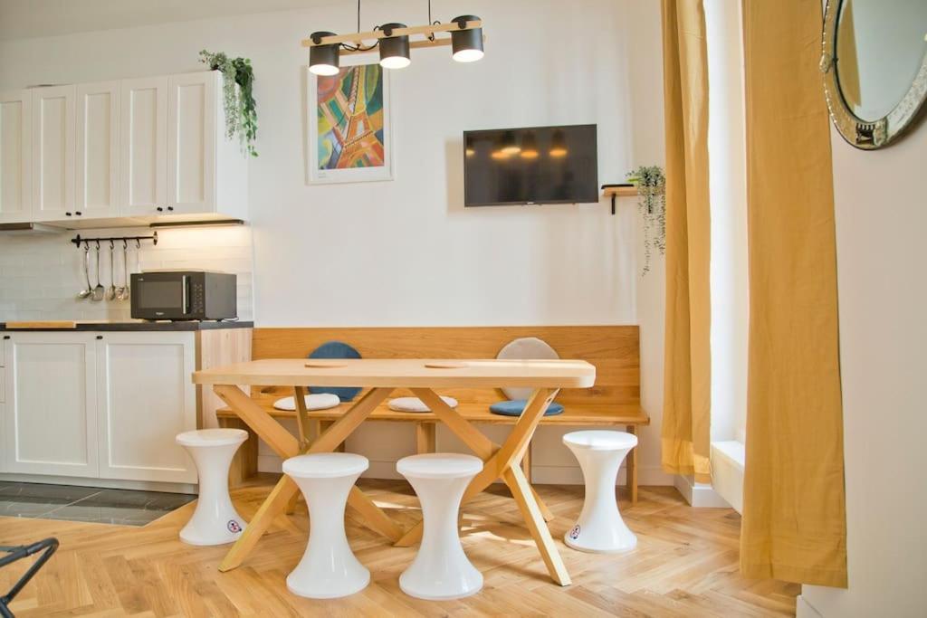 Fully Renovated Historic Apt In Heart Mouffetard Paris Exterior photo