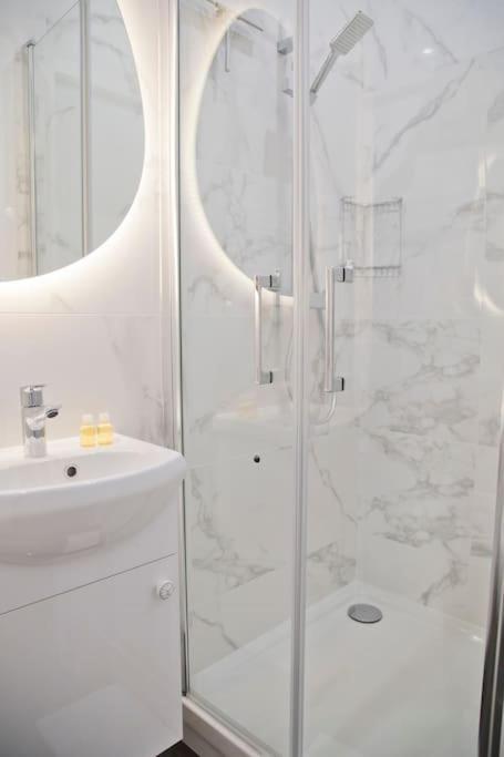 Fully Renovated Historic Apt In Heart Mouffetard Paris Exterior photo